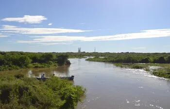 El río Pilcomayo se encuentra en bajante en la zona de Pozo Hondo.