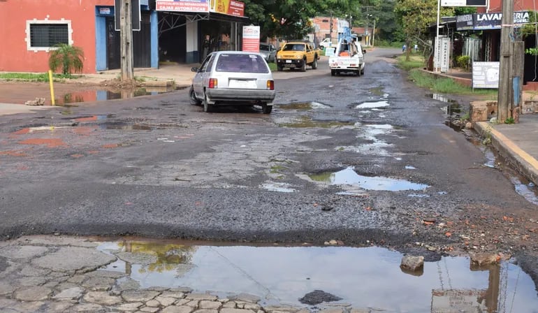 La calle Santo Domingo también se encuentra en deplorable estado.