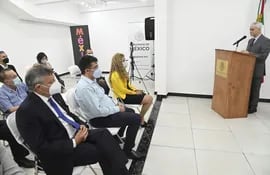 El embajador de México en Paraguay, Juan Manuel Nungaray, brindó detalles acerca de la participación de su país en la feria Chacú Guaranítica, con los materiales del Fondo de Cultura Económica (FCE).