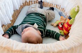 Cuando el sueño del bebé se convierte en un tema de estrés persistente para los padres, puede ser útil recurrir al entrenamiento para dormir.