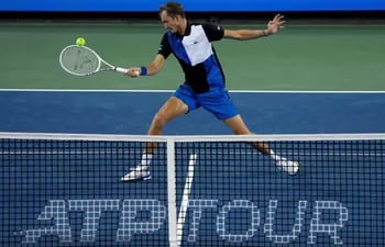 Daniil Medvedev en el partido contra Botic Van De Zandschulp por la segunda ronda del Masters de Cincinnati 2022.