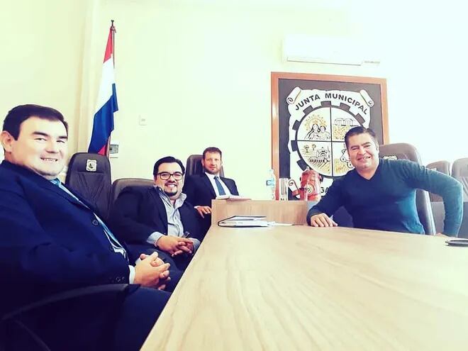 El designado próximo titular de la Junta Juan Friedeling (PLRA, llanista) junto con sus colegas liberocartistas Alcides Alfonzo, Blas Báez y Arnaldo Sosa.