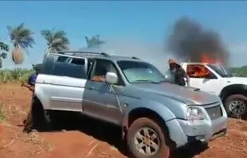 Vehículos secuestrados y quemados por supuestos sin tierras en Yasy Cañy.