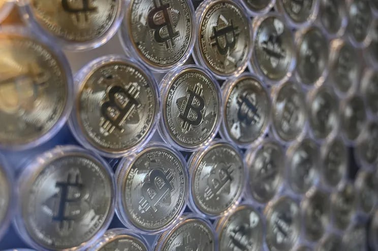 El valor del conjunto de los bitcoines, creados desde 2009, llegó a más de 1 billón de dólares.