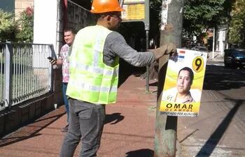 retiran-publicidad-electoral-sobre-avenida-mcal-lopez-102838000000-1702593.jpeg
