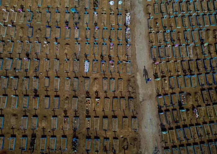 Vista aérea del cementerio Nossa Senhora Aparecida en Manaus, Amazonas.