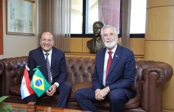 Oscar Salomón recibe al embajador de Brasil, José Antonio Marcondes de Carvalho. Foto prensa Senado