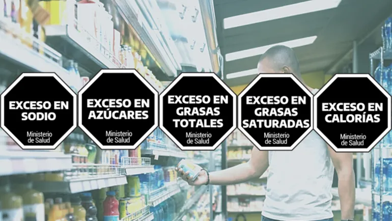 Imagen de referencia: en góndolas de comercios paraguayos ya se pueden ver productos importados con el etiquetado frontal.