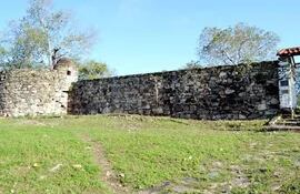 vista-de-la-fortaleza-construida-en-el-siglo-xviii-en-la-cima-de-un-cerro--215147000000-1104552.jpg