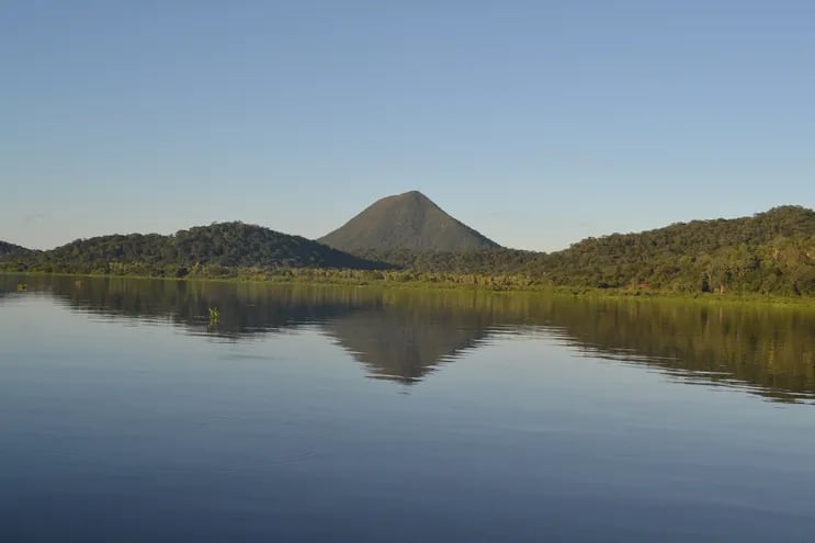 Cerro Pan de Azúcar, en el mismo pantanal, frente al territorio paraguayo, pero en el lado brasileño.