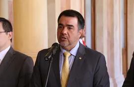Óscar Llamosas, Ministro de Hacienda