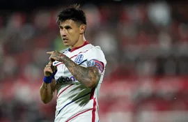El paraguayo Adam Bareiro, futbolista de San Lorenzo de Almagro, celebra un gol en el partido frente a Newell's por la octava jornada de la Copa de la Liga Profesional en el estadio Marcelo Bielsa, en Rosario, Argentina.