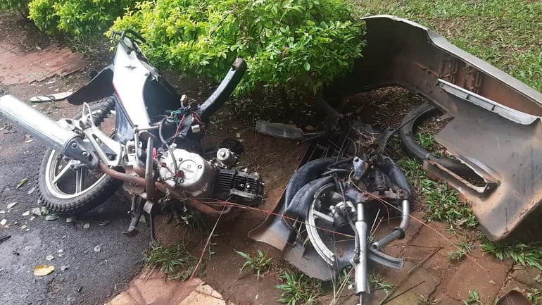 La motocicleta involucrada en el accidente fatal en Ybycuí
