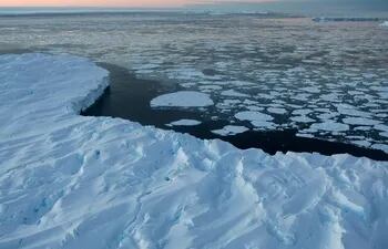 El calentamiento global causa estragos sobre la capa de hielo de Groelandia, que pierde billones de toneladas.