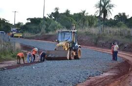 Los trabajos viales entre Lima y Tatú Kua, distrito de 3 de Mayo avanzan con lentitud.