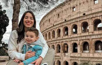 Alexia Notto y Francesco Almirón visitaron el Coliseo de Roma.