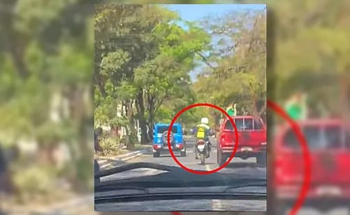 Video: agente de la PMT rompe el espejo retrovisor de una camioneta
