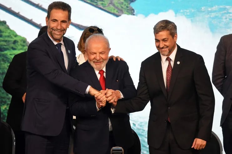 El día que asumió Enio Verri, junto con el presidente Luiz Inacio Lula da Silva y el presidente Mario Abdo Benítez.