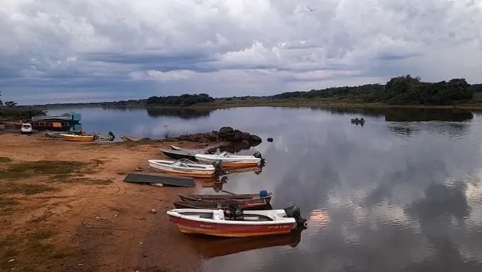 El río Paraná es muy visitado por los amantes de la pesca en Ñeembucú.