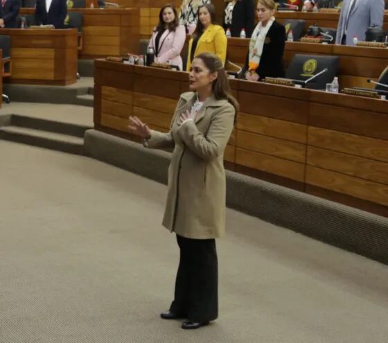 Nueva Defensora del Pueblo Adjunta, en su juramento ante los Diputados.