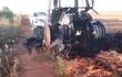 Tractor que amaneció quemado en la chacra de un productor brasileño en la colonia Takuapi de Yasy Cañy, Canindeyú.