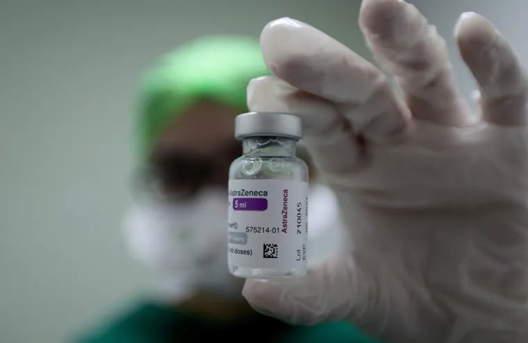 La compañía AstraZeneca dejará de comercializar su vacuna contra la covid-19,  Vaxzevria, a partir de mañana, martes, en la Unión Europea por petición propia, según informó la compañía británico-sueca en un comunicado.