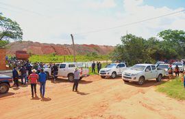 Una comitiva fiscal policial allanó la estancia "Temí" de Paso Yobái en donde constantemente se registra enfrentamientos entre grupos de mineros.