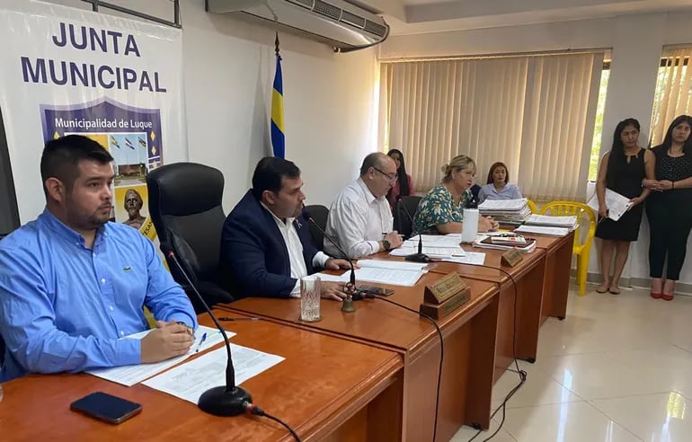 La Junta Municipal de Luque, durante una sesión en la que se había tratado el pedido de interpelación al intendente Carlos Echeverría.