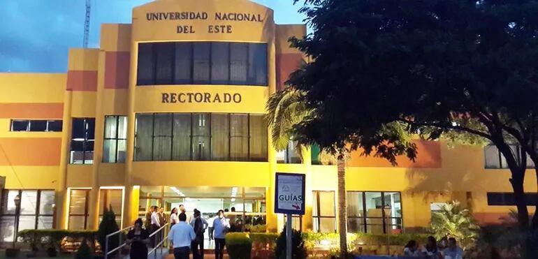 Universidad Nacional del Este UNE