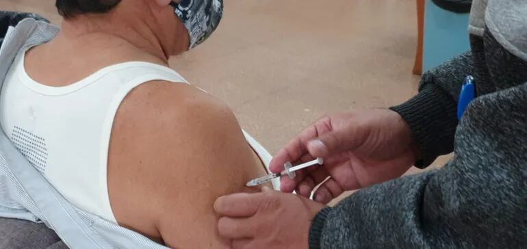 En Alto Paraná se mantiene una alta demanda de las vacunas anticovid.