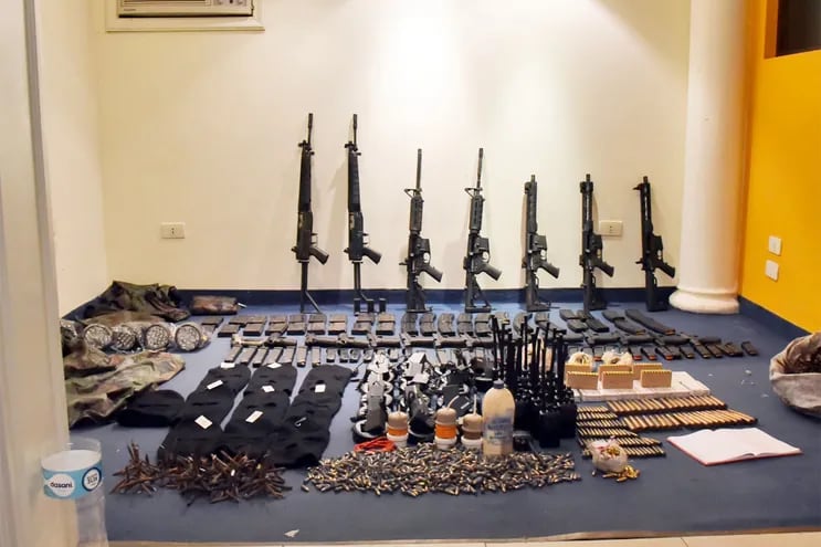 Armas incautadas por la Senad en 2018, que se iban a usar en un ataque a la Agrupación Especializada con el objetivo de rescatar al narcotraficante brasileño Marcelo Piloto.