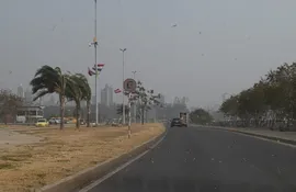 Imagen del humo desde la Costanera de Asunción.