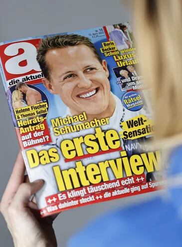 Portada de la revista Die Aktuelle, donde aparece la foto del piloto alemán Michael Schumacher, en una supuesta entrevista, pero que finalmente resultó ser falsa.