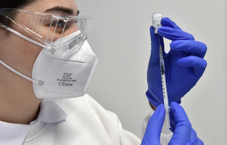(FILES) In this file photo taken on February 02, 2021 A health worker fills a syringe with the Pfizer-BioNTech COVID-19 vaccine against the novel coronavirus at the vaccination center in Freising, southern Germany, on February 2, 2021. - Could a QR code open up the world? That is the question in Estonia as it takes a lead in global efforts to develop digital vaccine passports.
The small, tech-savvy Baltic EU member state is working on a pilot project with the World Health Organization on how globally recognised electronic vaccine certificates might work. (Photo by Christof STACHE / AFP)