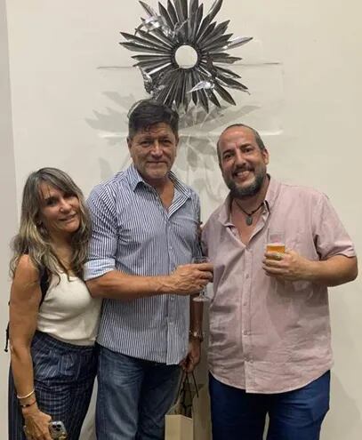 Mabel Maglietti, José Luis Baldus y Juan Pablo Pistilli, artista paraguayo de renombre y formación académica en lo artístico, quien trabaja esculturas en metal.