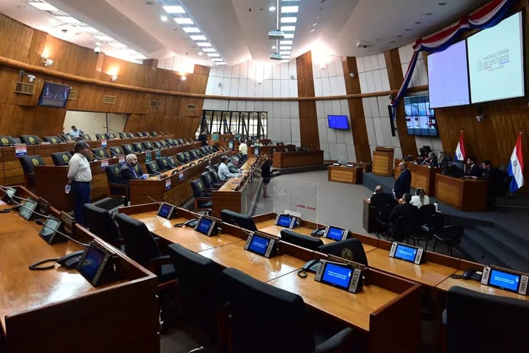 La sesión de la Comisión Permanente quedó sin quórum por ausencia de la mayoría de sus miembros.