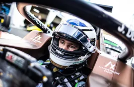 El paraguayo Joshua Duerksen a bordo del PHM AIX Racing en la carrera principal de la segunda fecha de la Fórmula 2 en el Circuito de Yeda, en Yeda, Arabia Saudita.