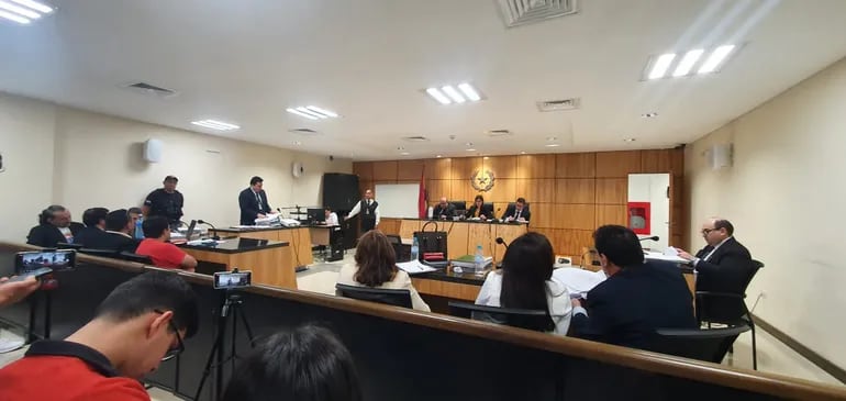 El juicio oral y público al senador electo Rafael Esquivel (Cruzada Nacional), alias Mbururú se desarrolla en el Poder Judicial de Ciudad del Este.