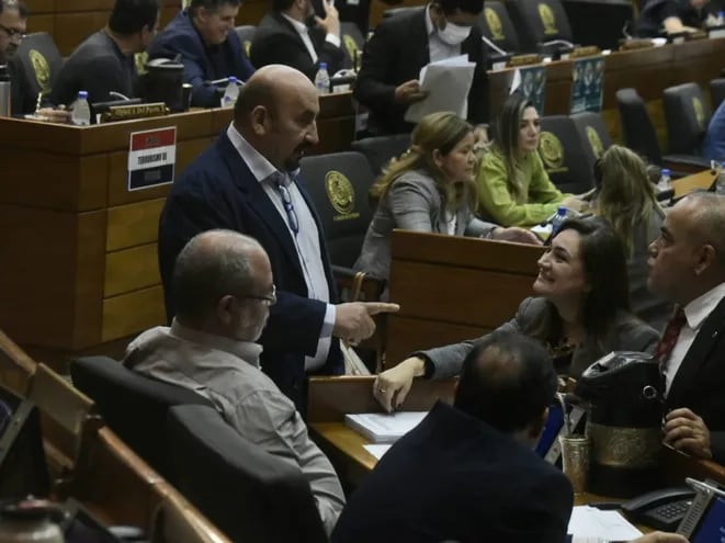 El diputado llanista Édgar Ortíz, había pedido tratar a las apuradas proyecto sobre clubes y tabacaleras, en busca de lograr su archivo.