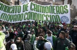los-camioneros-de-argentina-realizan-huelga-por-reclamos-salariales-92329000000-1336485.jpg