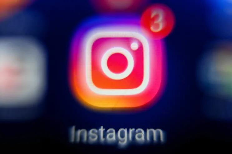Logo de Instagram en la pantalla de un teléfono inteligente.