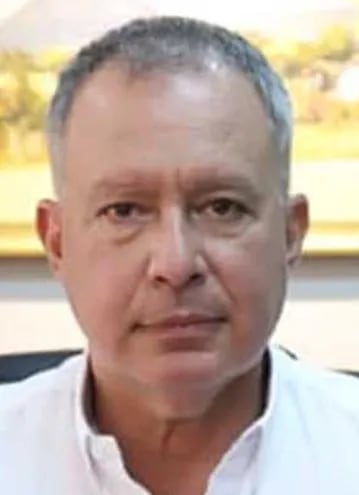 Senador Fernando Silva Facetti, presidente del Jurado.