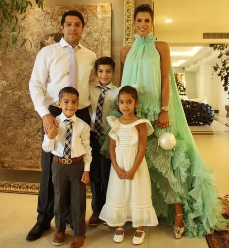 ¡Hermosa familia! Didier Arias y Tere Codas con sus hijos Didier, Renzo y Bruna.