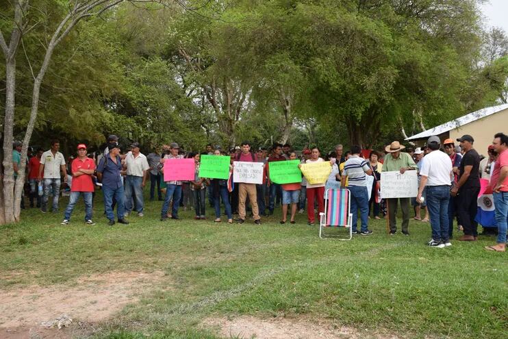 Manifestación de un sector colorado de Leandro Oviedo para pedir la suspension de las elecciones.