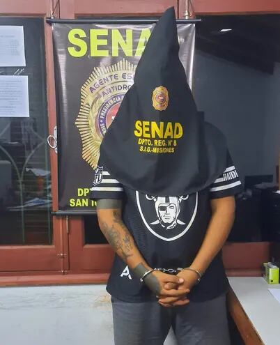 Alejandro Manuel Penayo Rivarola, detenido por los agentes de la SENAD, quien en su poder se encontró 15,2 gramos de cocaina, en el barrio General Díaz de San Juan Bautista, Misiones.