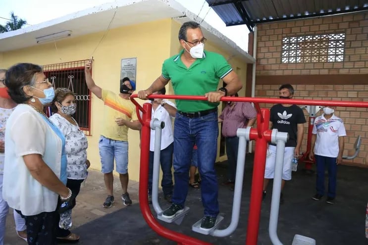 Reparación d e aula Tadeo Álvarez estuvo al mismo tiempo en el Centro Educativo Carmen Castro de Lara de Itauguá y en la plaza Santa Anta de San Lorenzo