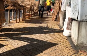 Operativo municipal busca reordenar las veredas en zona Mercado 4.