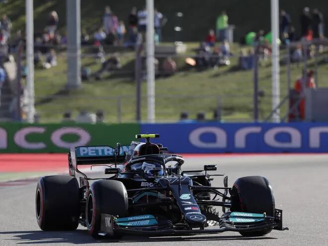 Sochi (Russian Federation), 24/09/2021.- Finnish Formula One driver Valtteri Bottas of Mercedes-AMG Petronas in action during the second practice session of the 2021 Formula One Grand Prix of Russia at the Sochi Autodrom race track in Sochi, Russia, 24 September 2021. The Formula One Grand Prix of Russia will take place on 26 September 2021. (Fórmula Uno, Rusia) EFE/EPA/Yuri Kochetkov
