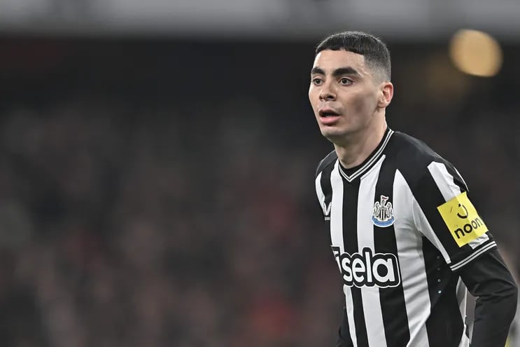 London (United Kingdom), 24/02/2024.- Miguel Almiron of Newcastle United looks on during the English Premier League match between Arsenal FC and Newcastle United, in London, Britain, 24 February 2024. (Reino Unido, Londres) EFE/EPA/VINCE MIGNOTT EDITORIAL USE ONLY. No use with unauthorized audio, video, data, fixture lists, club/league logos, 'live' services or NFTs. Online in-match use limited to 120 images, no video emulation. No use in betting, games or single club/league/player publications.
