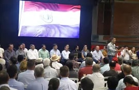 El presidente de la República, Santiago Peña, en Obligado, ante productores agrícolas, con los ministros del MAG, MIC, MEC y otro